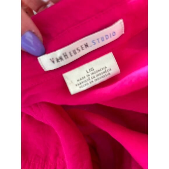 Van Heusen Bright Pink Button Down Shirt Light Fabric, Drapes Beautifully Size L - Picture 4 of 6